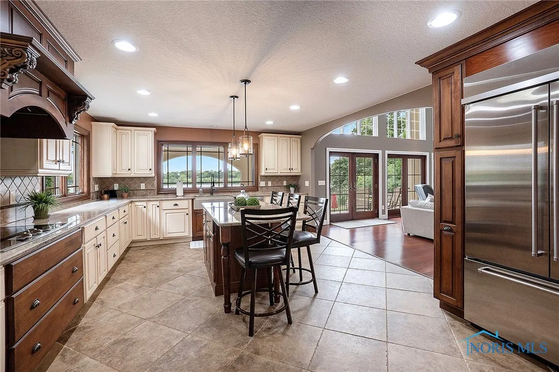 510 Riverside Drive, Rossford, Ohio 43460, 4 Bedrooms Bedrooms, 13 Rooms Rooms,4 BathroomsBathrooms,Residential,For Sale,Riverside,6134600