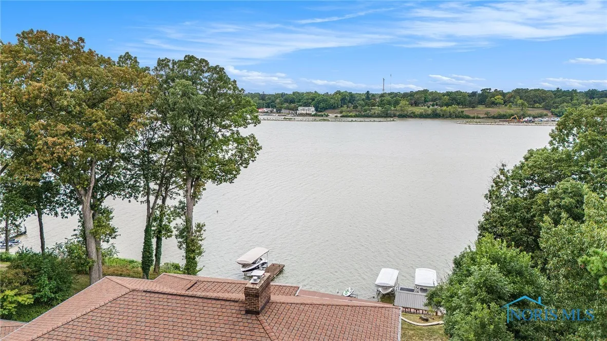 510 Riverside Drive, Rossford, Ohio 43460, 4 Bedrooms Bedrooms, 13 Rooms Rooms,4 BathroomsBathrooms,Residential,For Sale,Riverside,6134600