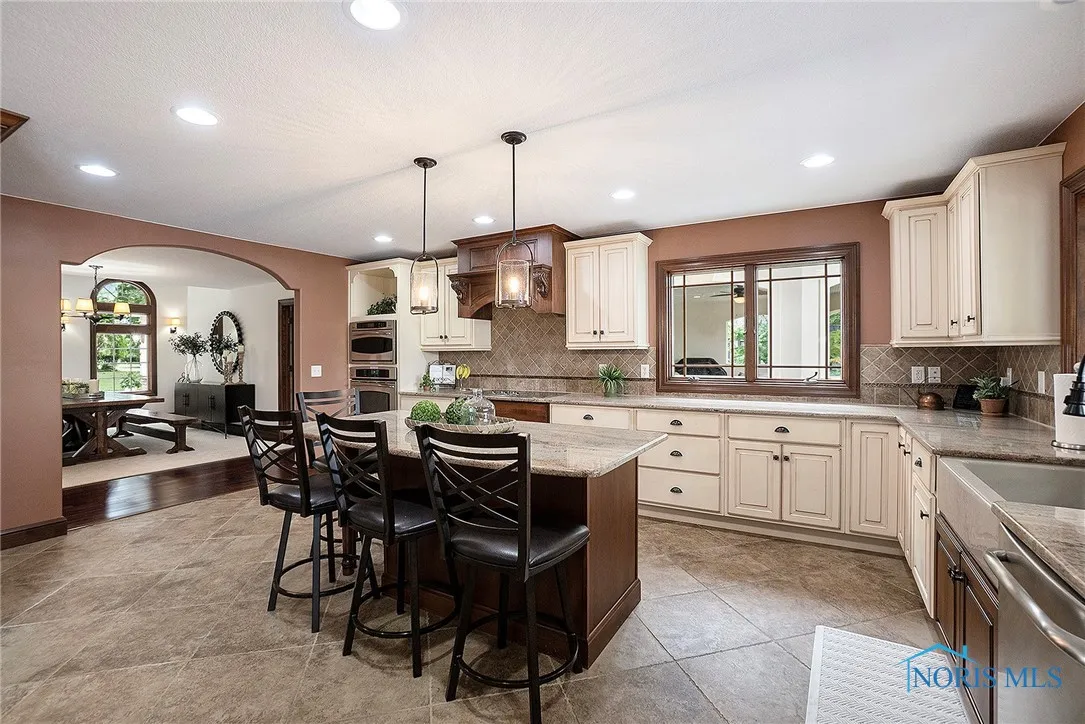 510 Riverside Drive, Rossford, Ohio 43460, 4 Bedrooms Bedrooms, 13 Rooms Rooms,4 BathroomsBathrooms,Residential,For Sale,Riverside,6134600