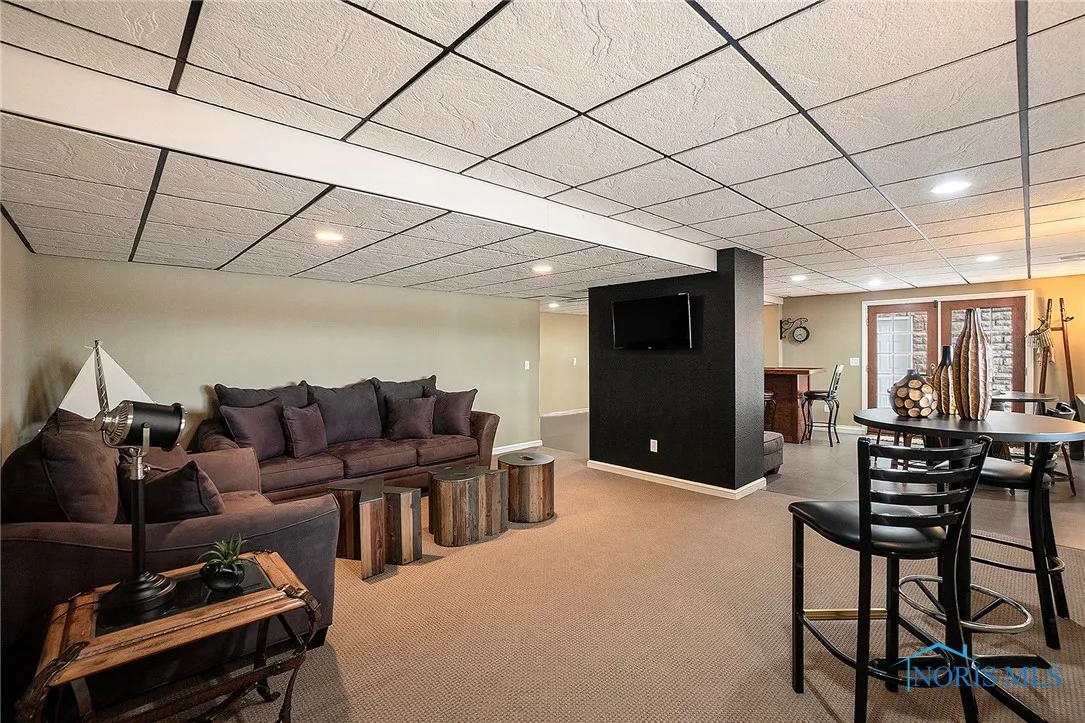 510 Riverside Drive, Rossford, Ohio 43460, 4 Bedrooms Bedrooms, 13 Rooms Rooms,4 BathroomsBathrooms,Residential,For Sale,Riverside,6134600