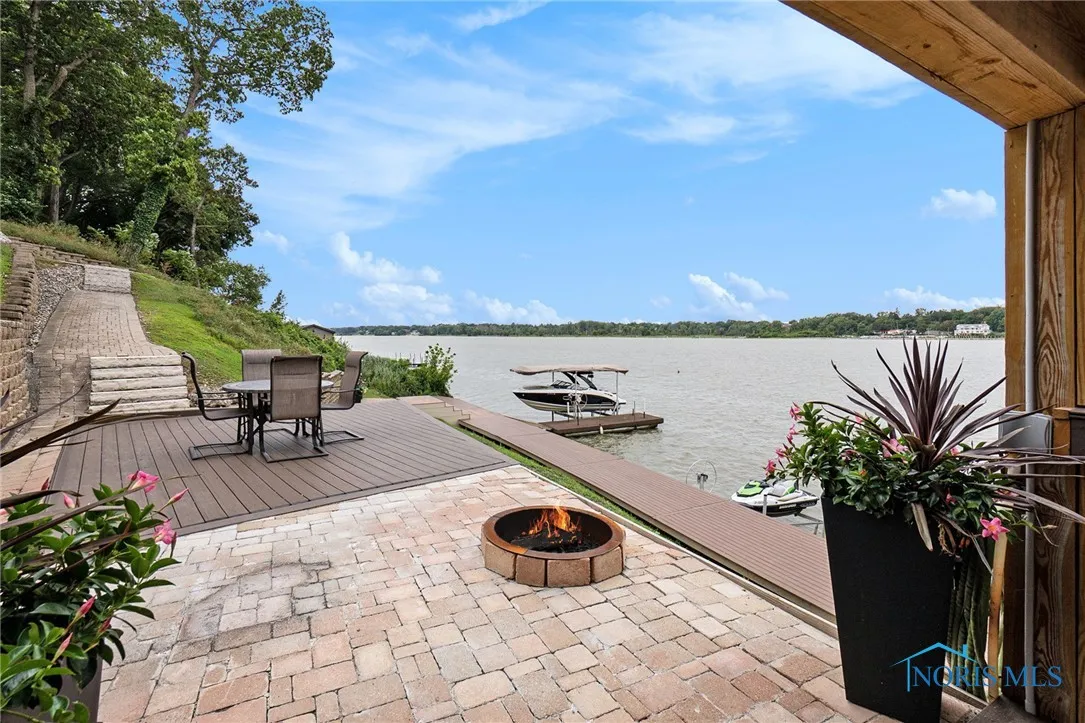 510 Riverside Drive, Rossford, Ohio 43460, 4 Bedrooms Bedrooms, 13 Rooms Rooms,4 BathroomsBathrooms,Residential,For Sale,Riverside,6134600