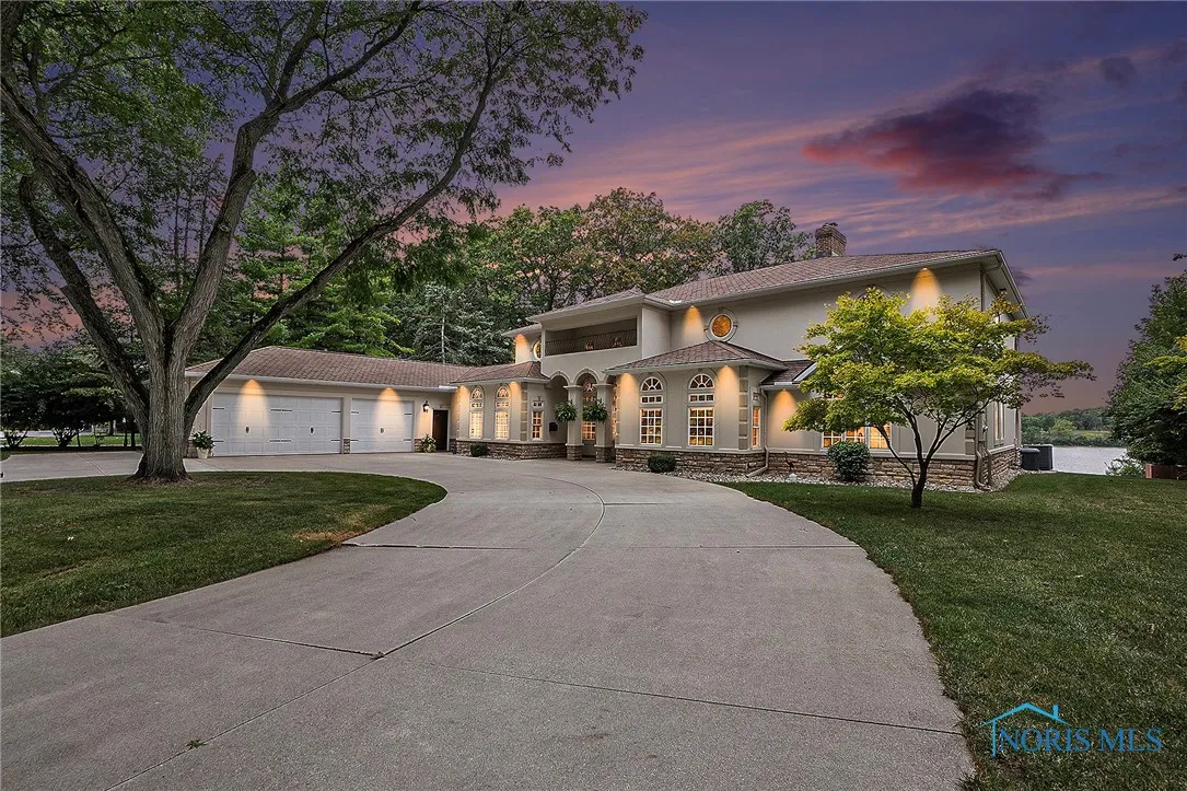 510 Riverside Drive, Rossford, Ohio 43460, 4 Bedrooms Bedrooms, 13 Rooms Rooms,4 BathroomsBathrooms,Residential,For Sale,Riverside,6134600