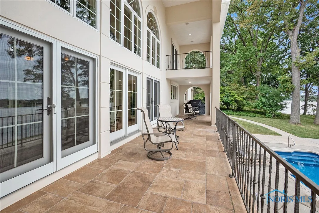 510 Riverside Drive, Rossford, Ohio 43460, 4 Bedrooms Bedrooms, 13 Rooms Rooms,4 BathroomsBathrooms,Residential,For Sale,Riverside,6134600