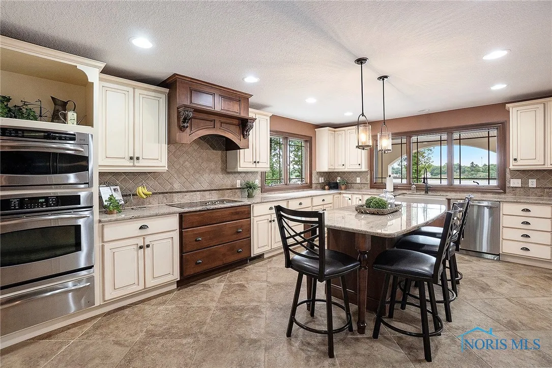 510 Riverside Drive, Rossford, Ohio 43460, 4 Bedrooms Bedrooms, 13 Rooms Rooms,4 BathroomsBathrooms,Residential,For Sale,Riverside,6134600