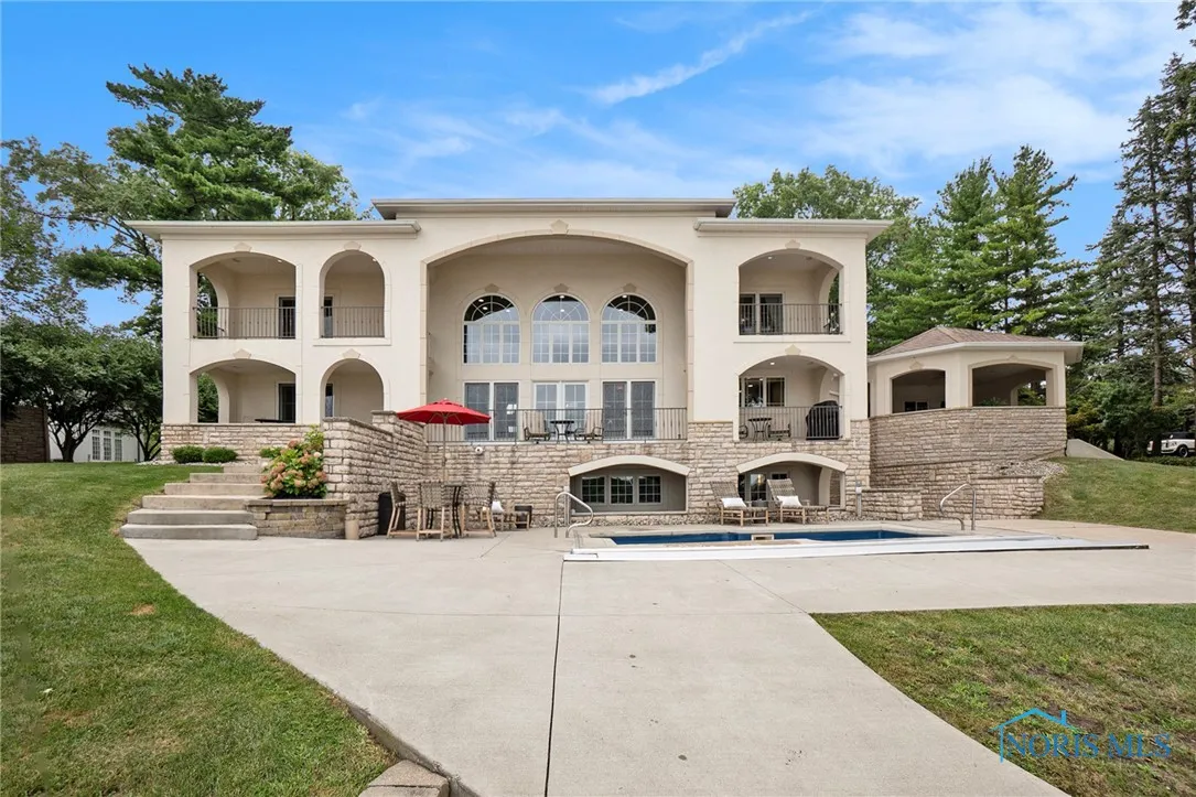 510 Riverside Drive, Rossford, Ohio 43460, 4 Bedrooms Bedrooms, 13 Rooms Rooms,4 BathroomsBathrooms,Residential,For Sale,Riverside,6134600