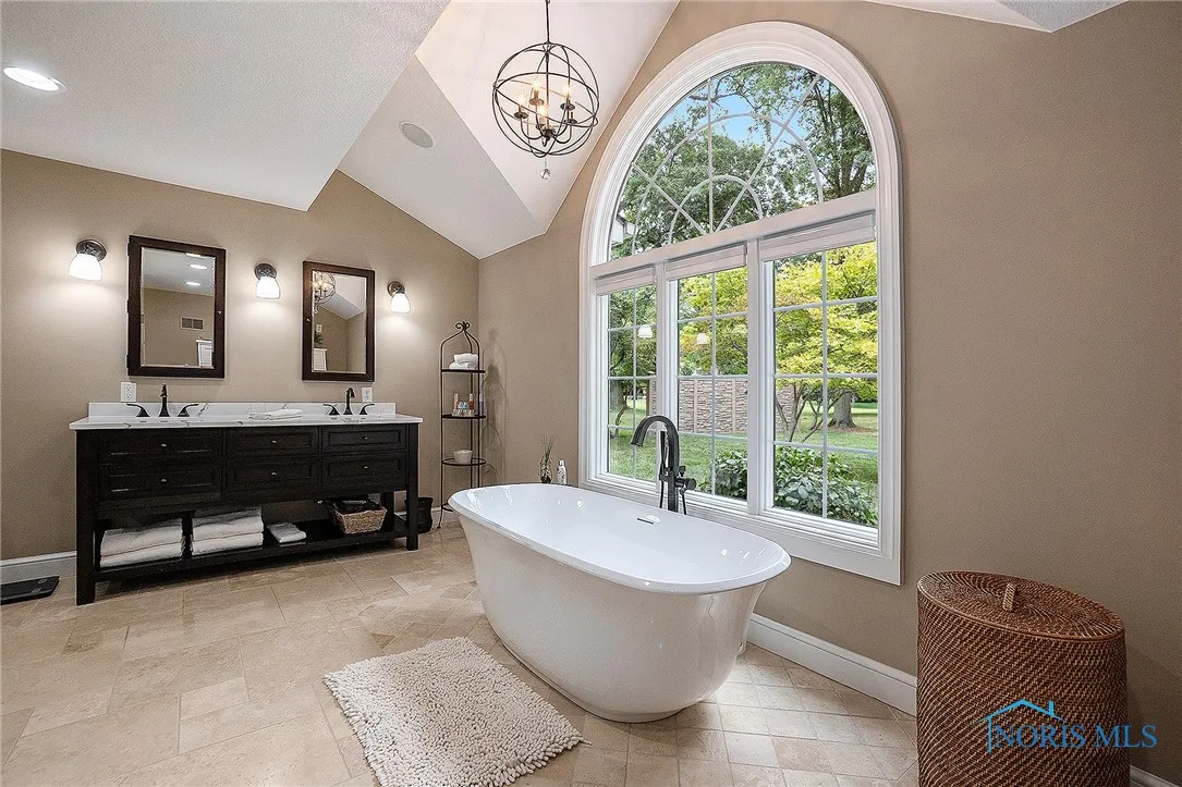 510 Riverside Drive, Rossford, Ohio 43460, 4 Bedrooms Bedrooms, 13 Rooms Rooms,4 BathroomsBathrooms,Residential,For Sale,Riverside,6134600