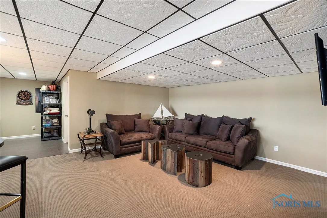 510 Riverside Drive, Rossford, Ohio 43460, 4 Bedrooms Bedrooms, 13 Rooms Rooms,4 BathroomsBathrooms,Residential,For Sale,Riverside,6134600