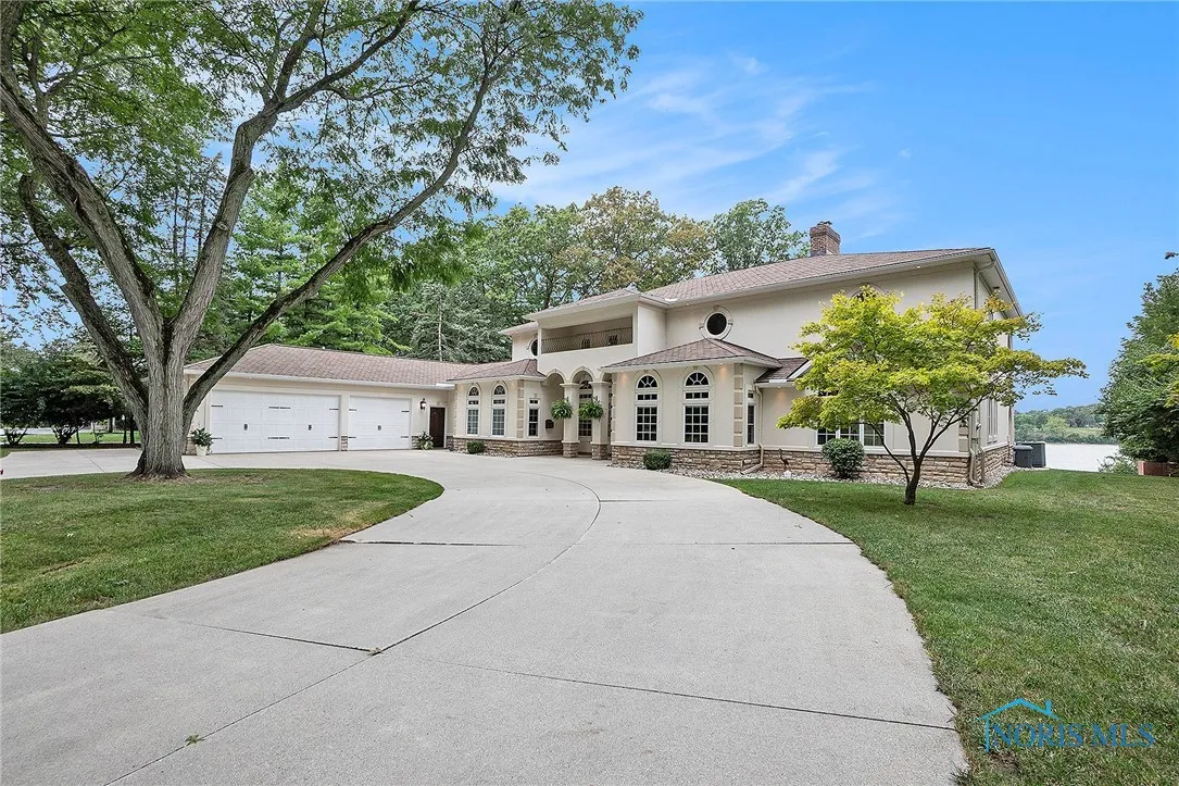510 Riverside Drive, Rossford, Ohio 43460, 4 Bedrooms Bedrooms, 13 Rooms Rooms,4 BathroomsBathrooms,Residential,For Sale,Riverside,6134600