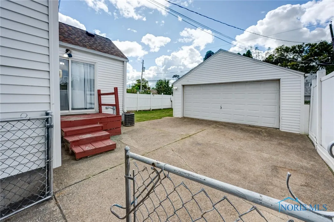 2830 123rd Street, Toledo, Ohio 43611, 3 Bedrooms Bedrooms, 7 Rooms Rooms,1 BathroomBathrooms,Residential,For Sale,123rd,6134702
