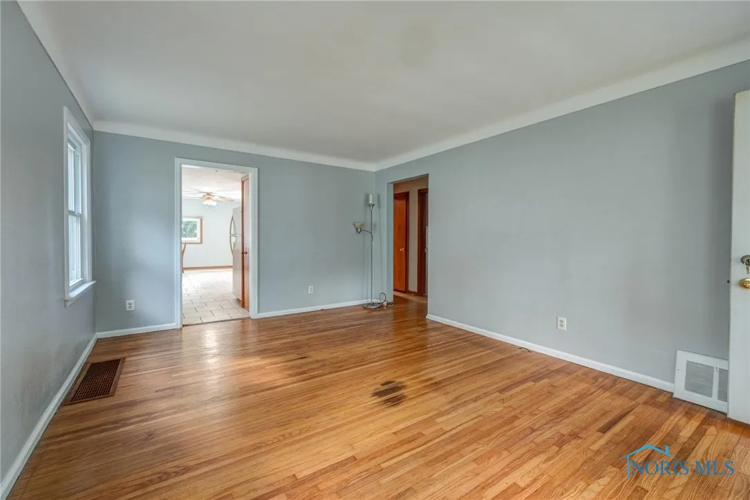 2830 123rd Street, Toledo, Ohio 43611, 3 Bedrooms Bedrooms, 7 Rooms Rooms,1 BathroomBathrooms,Residential,For Sale,123rd,6134702