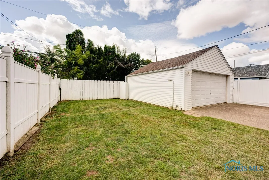 2830 123rd Street, Toledo, Ohio 43611, 3 Bedrooms Bedrooms, 7 Rooms Rooms,1 BathroomBathrooms,Residential,For Sale,123rd,6134702