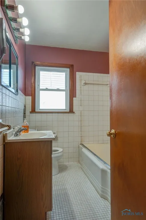 2830 123rd Street, Toledo, Ohio 43611, 3 Bedrooms Bedrooms, 7 Rooms Rooms,1 BathroomBathrooms,Residential,For Sale,123rd,6134702