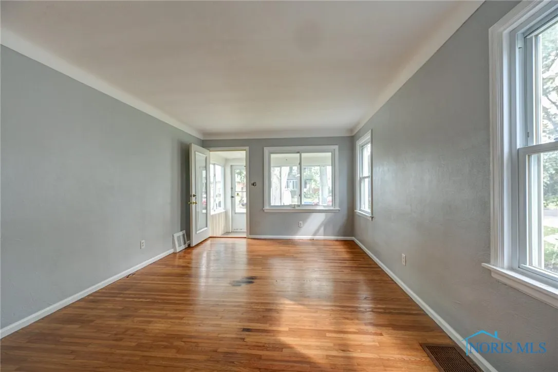 2830 123rd Street, Toledo, Ohio 43611, 3 Bedrooms Bedrooms, 7 Rooms Rooms,1 BathroomBathrooms,Residential,For Sale,123rd,6134702