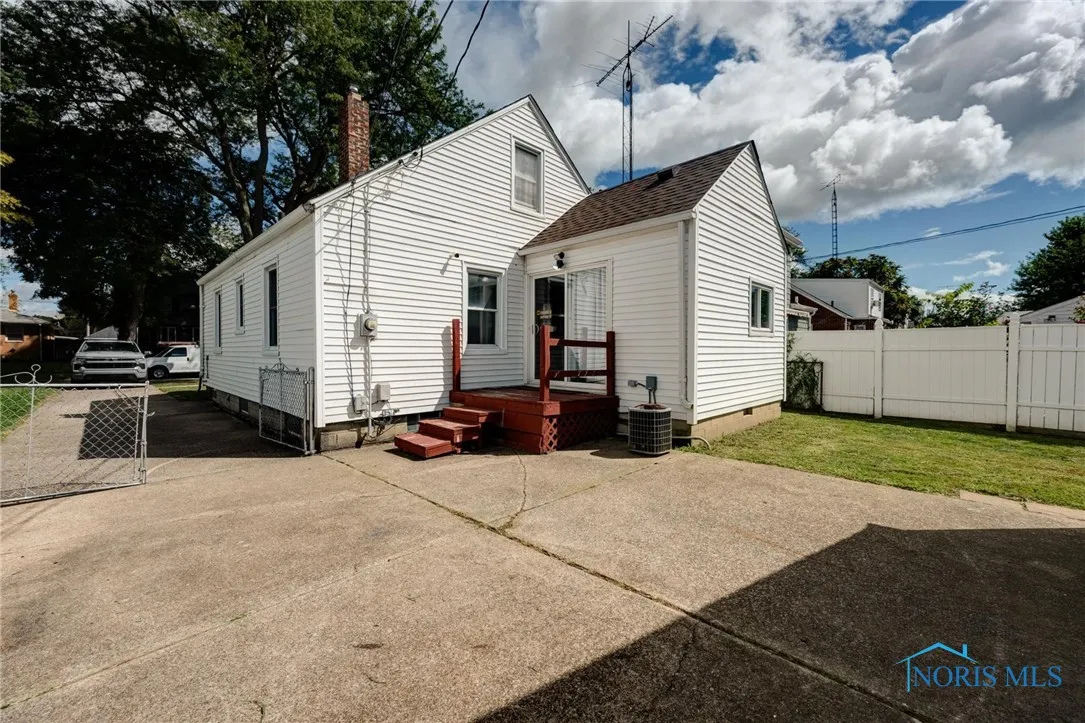 2830 123rd Street, Toledo, Ohio 43611, 3 Bedrooms Bedrooms, 7 Rooms Rooms,1 BathroomBathrooms,Residential,For Sale,123rd,6134702