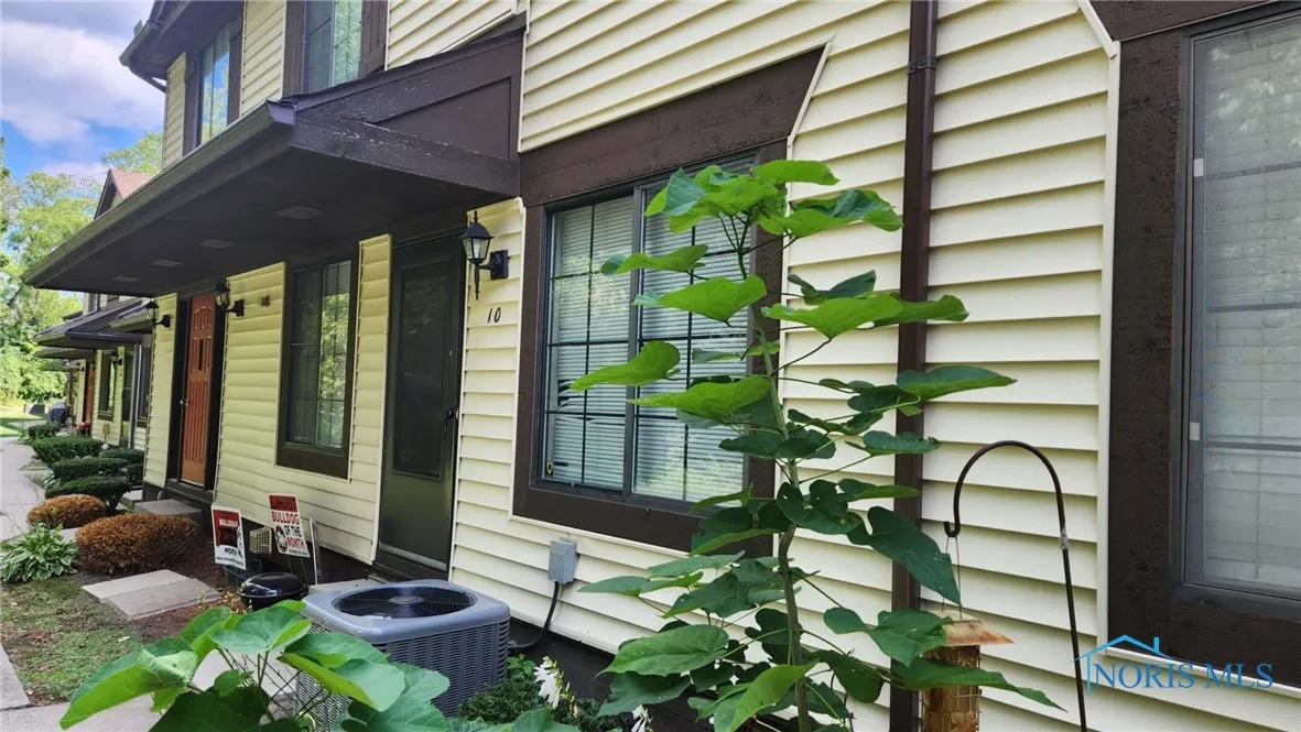 4515 W Bancroft Street 9, Toledo, Ohio 43615, 3 Bedrooms Bedrooms, 6 Rooms Rooms,2 BathroomsBathrooms,Residential,For Sale,Bancroft,6134677