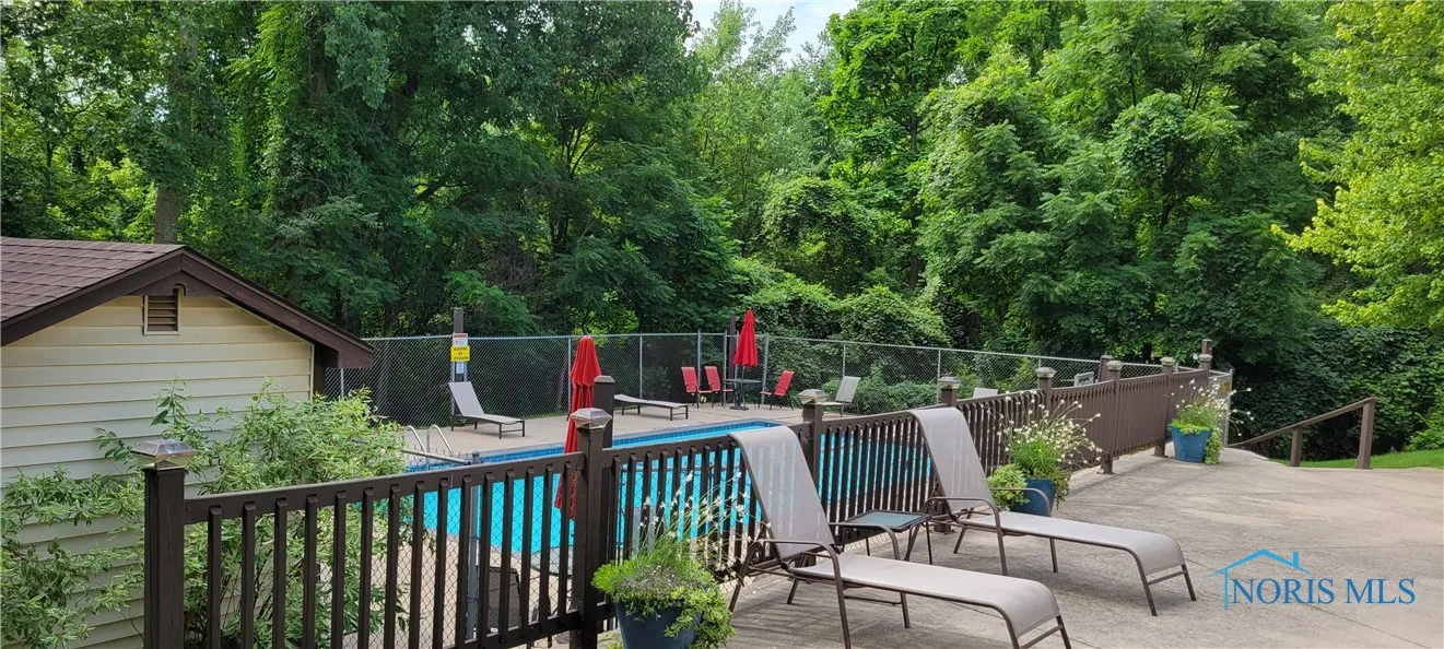 4515 W Bancroft Street 9, Toledo, Ohio 43615, 3 Bedrooms Bedrooms, 6 Rooms Rooms,2 BathroomsBathrooms,Residential,For Sale,Bancroft,6134677