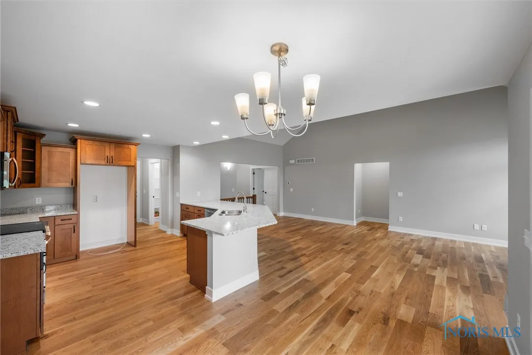 22 Shenandoah Circle, Sylvania, Ohio 43560, 2 Bedrooms Bedrooms, 7 Rooms Rooms,2 BathroomsBathrooms,Residential,For Sale,Shenandoah,6134680