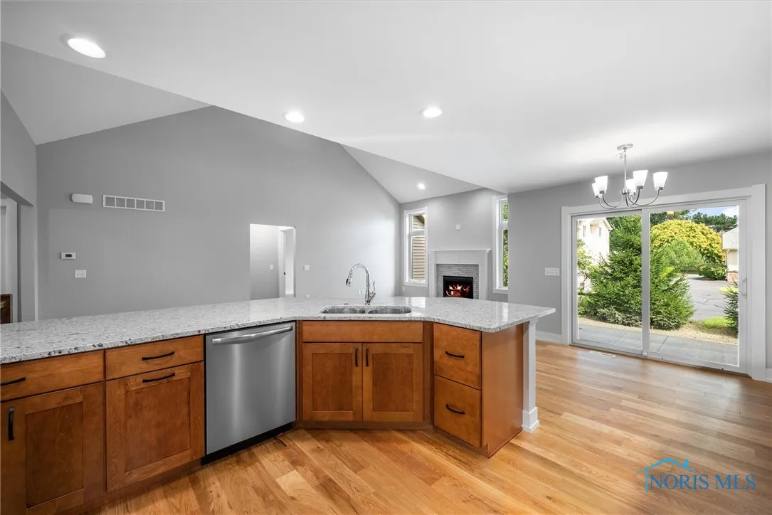22 Shenandoah Circle, Sylvania, Ohio 43560, 2 Bedrooms Bedrooms, 7 Rooms Rooms,2 BathroomsBathrooms,Residential,For Sale,Shenandoah,6134680