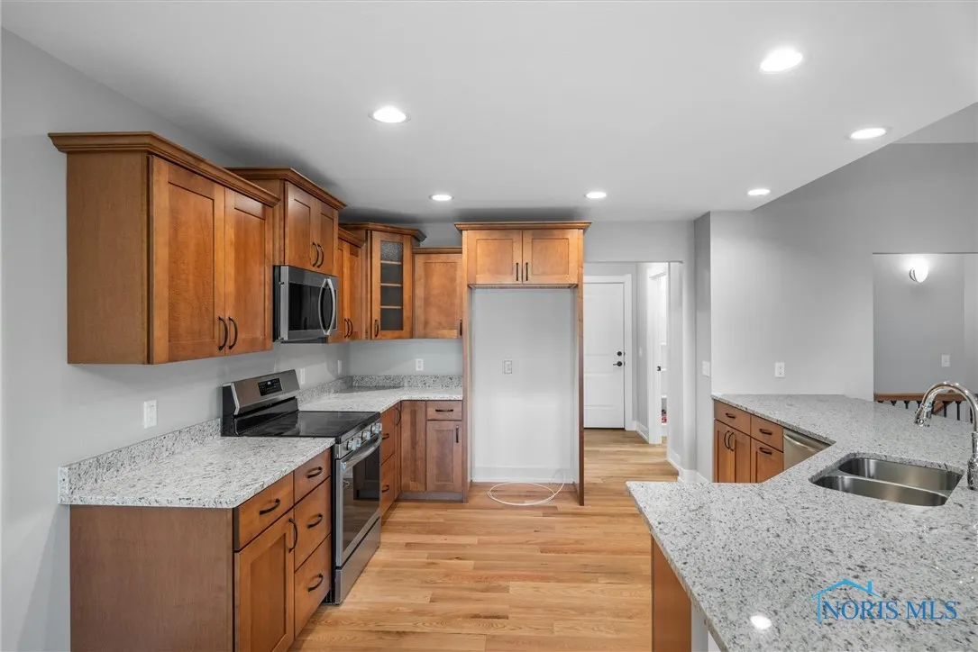 22 Shenandoah Circle, Sylvania, Ohio 43560, 2 Bedrooms Bedrooms, 7 Rooms Rooms,2 BathroomsBathrooms,Residential,For Sale,Shenandoah,6134680