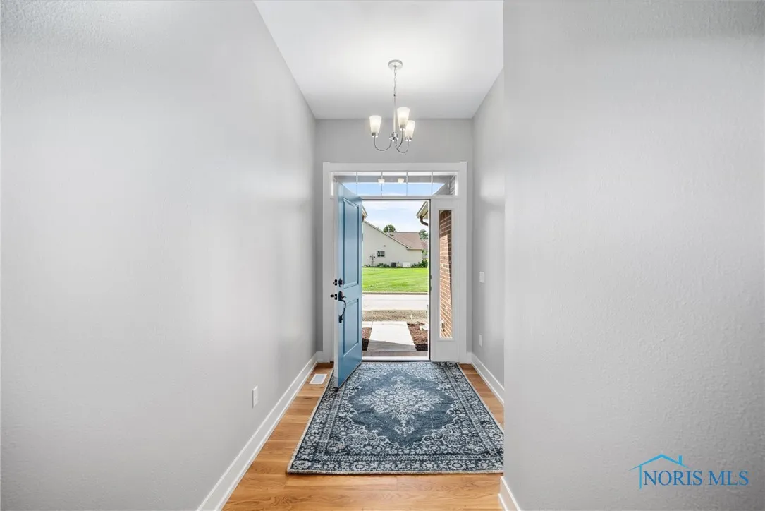 22 Shenandoah Circle, Sylvania, Ohio 43560, 2 Bedrooms Bedrooms, 7 Rooms Rooms,2 BathroomsBathrooms,Residential,For Sale,Shenandoah,6134680