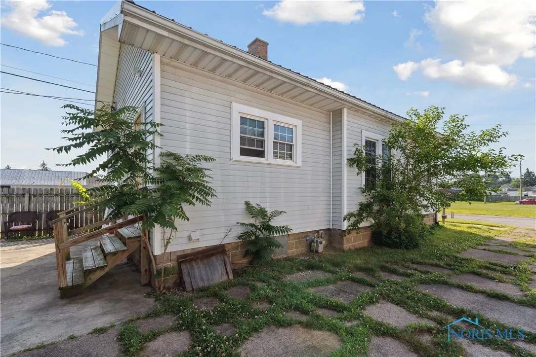 424 E Clinton Street, Napoleon, Ohio 43545, 2 Bedrooms Bedrooms, 6 Rooms Rooms,1 BathroomBathrooms,Residential,For Sale,Clinton,6134793