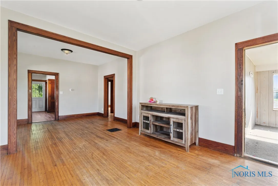 424 E Clinton Street, Napoleon, Ohio 43545, 2 Bedrooms Bedrooms, 6 Rooms Rooms,1 BathroomBathrooms,Residential,For Sale,Clinton,6134793