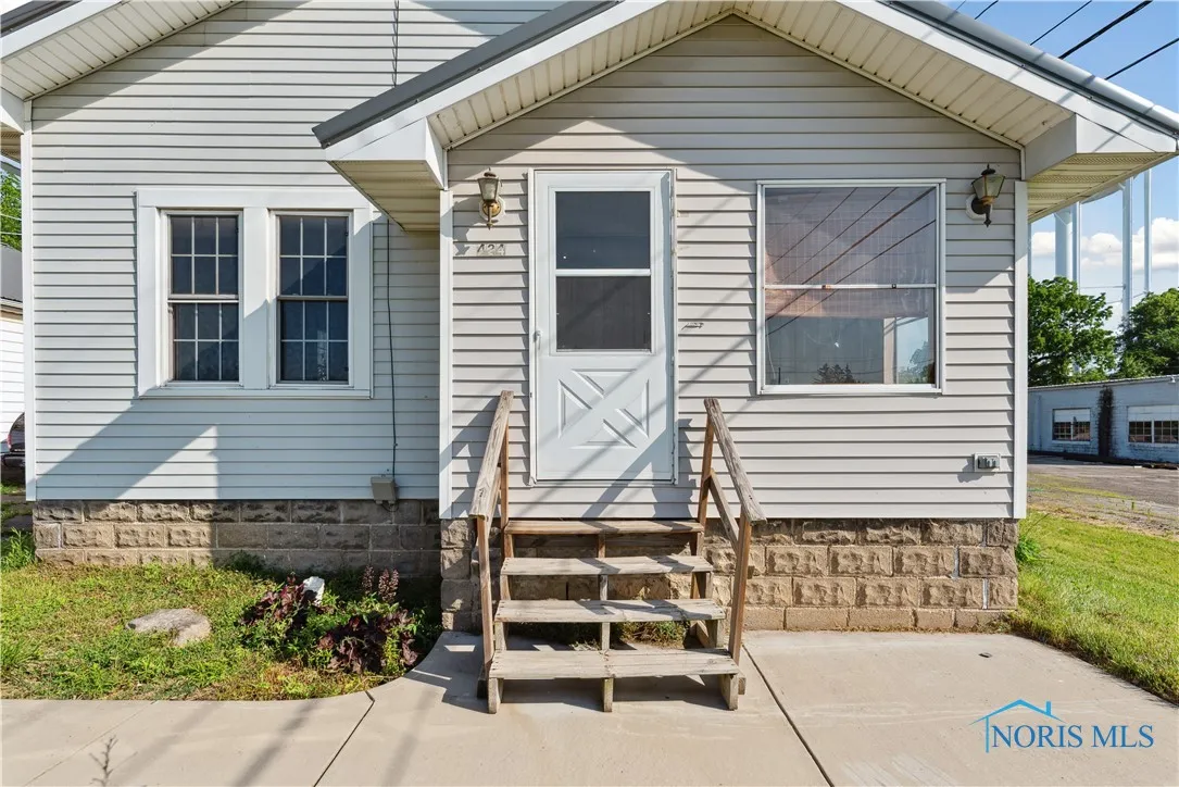 424 E Clinton Street, Napoleon, Ohio 43545, 2 Bedrooms Bedrooms, 6 Rooms Rooms,1 BathroomBathrooms,Residential,For Sale,Clinton,6134793