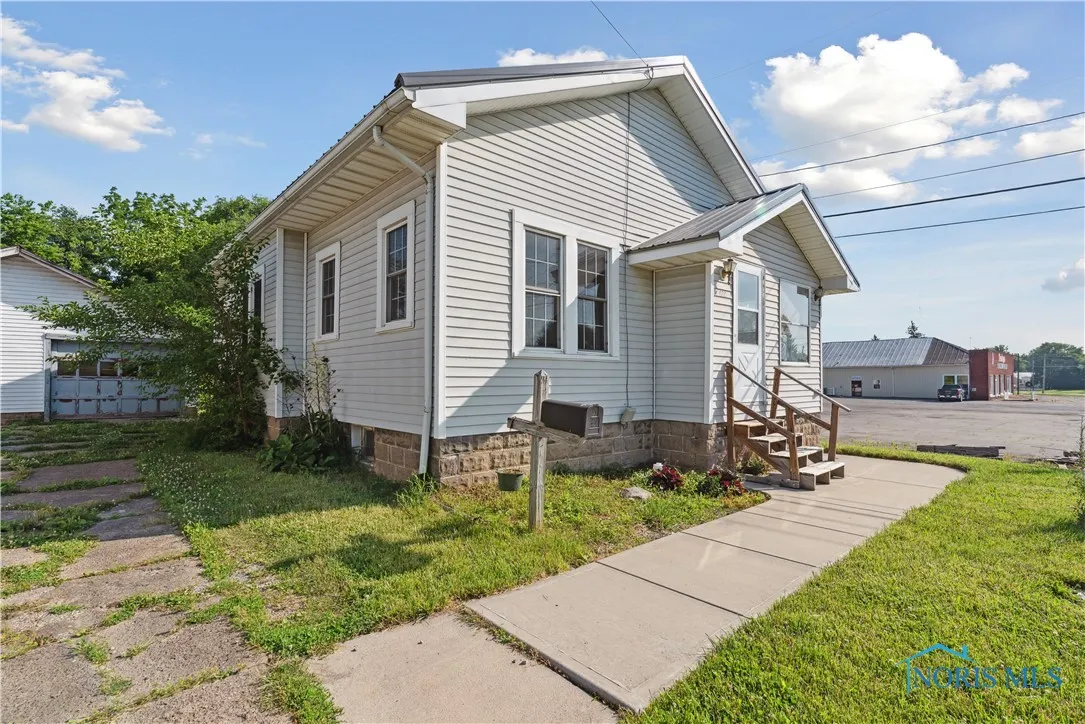424 E Clinton Street, Napoleon, Ohio 43545, 2 Bedrooms Bedrooms, 6 Rooms Rooms,1 BathroomBathrooms,Residential,For Sale,Clinton,6134793