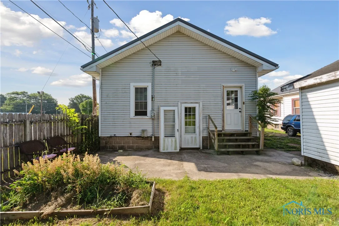 424 E Clinton Street, Napoleon, Ohio 43545, 2 Bedrooms Bedrooms, 6 Rooms Rooms,1 BathroomBathrooms,Residential,For Sale,Clinton,6134793