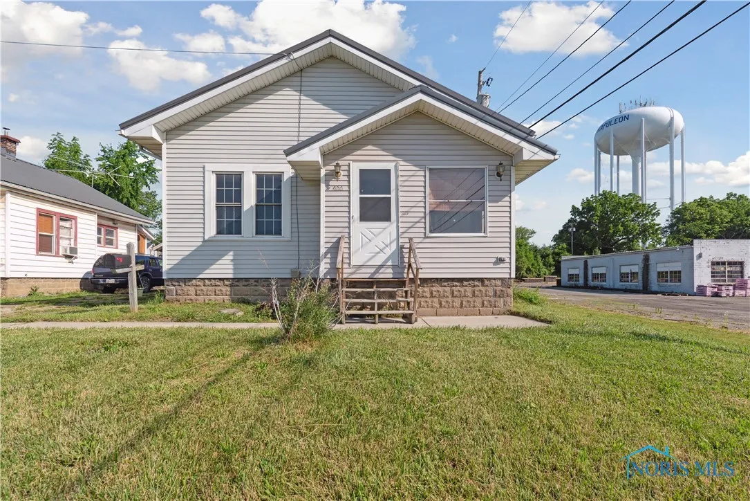 424 E Clinton Street, Napoleon, Ohio 43545, 2 Bedrooms Bedrooms, 6 Rooms Rooms,1 BathroomBathrooms,Residential,For Sale,Clinton,6134793