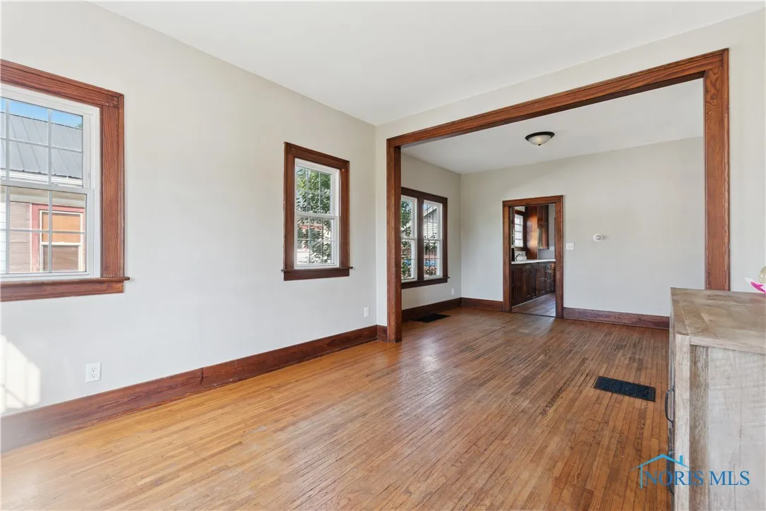 424 E Clinton Street, Napoleon, Ohio 43545, 2 Bedrooms Bedrooms, 6 Rooms Rooms,1 BathroomBathrooms,Residential,For Sale,Clinton,6134793