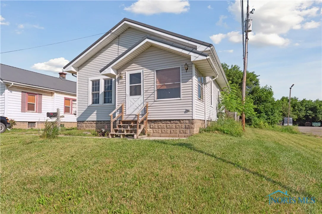 424 E Clinton Street, Napoleon, Ohio 43545, 2 Bedrooms Bedrooms, 6 Rooms Rooms,1 BathroomBathrooms,Residential,For Sale,Clinton,6134793