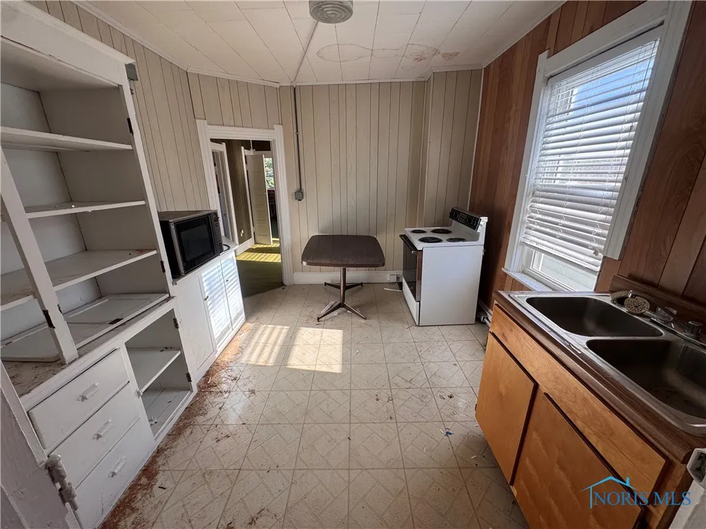 1302 Kelsey Avenue, Toledo, Ohio 43605, ,Commercial Sale,For Sale,Kelsey,6134825