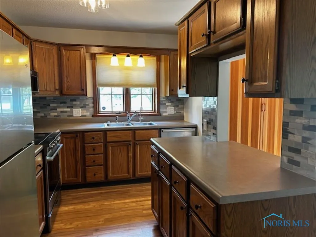 410 Fairview Drive, Bryan, Ohio 43506, 3 Bedrooms Bedrooms, 8 Rooms Rooms,3 BathroomsBathrooms,Residential,For Sale,Fairview,6134862