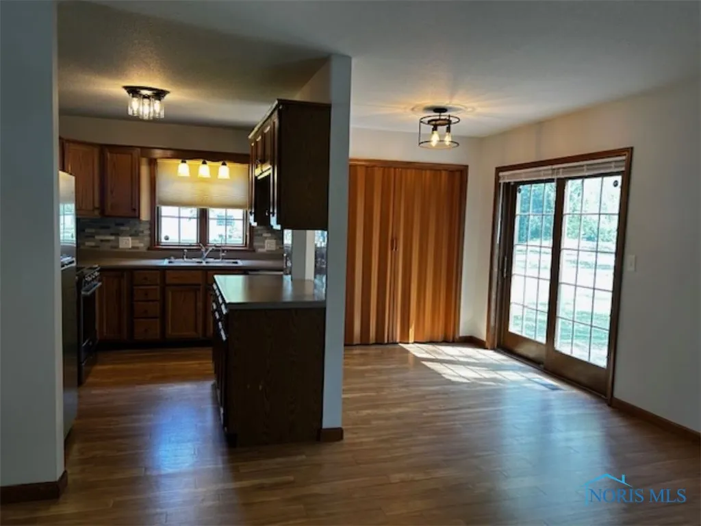 410 Fairview Drive, Bryan, Ohio 43506, 3 Bedrooms Bedrooms, 8 Rooms Rooms,3 BathroomsBathrooms,Residential,For Sale,Fairview,6134862