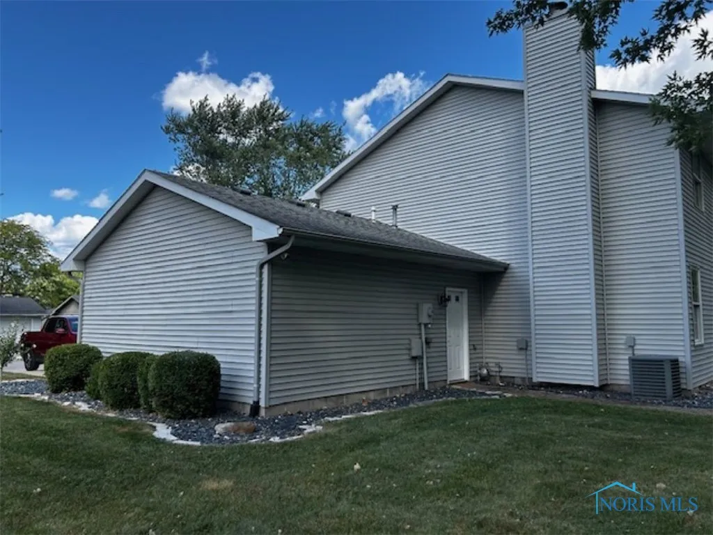 410 Fairview Drive, Bryan, Ohio 43506, 3 Bedrooms Bedrooms, 8 Rooms Rooms,3 BathroomsBathrooms,Residential,For Sale,Fairview,6134862
