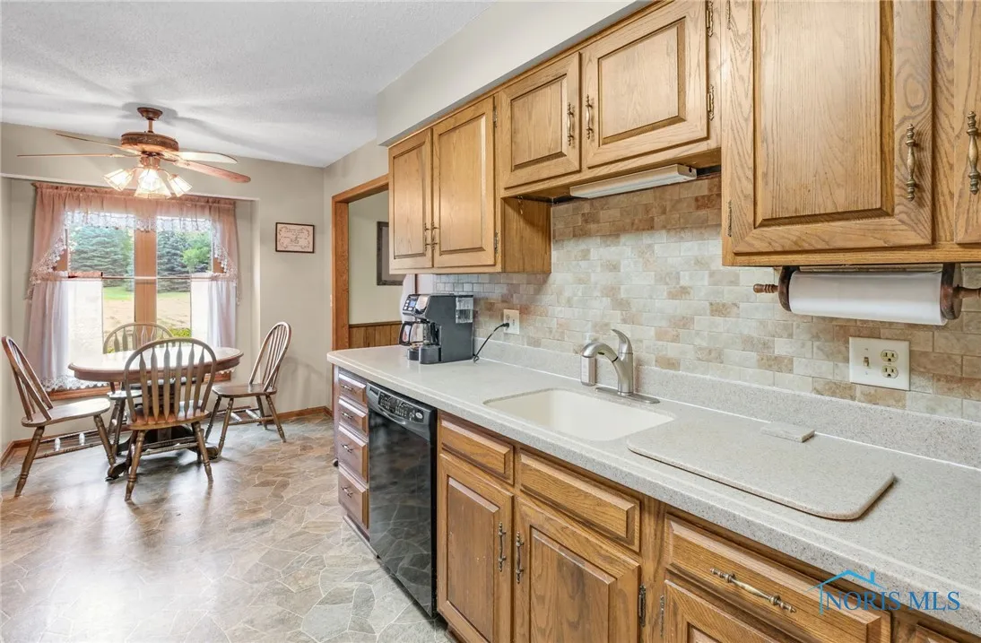 3610 Plumey Road, Northwood, Ohio 43619, 4 Bedrooms Bedrooms, 10 Rooms Rooms,3 BathroomsBathrooms,Residential,For Sale,Plumey,6134873