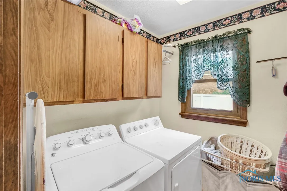 3610 Plumey Road, Northwood, Ohio 43619, 4 Bedrooms Bedrooms, 10 Rooms Rooms,3 BathroomsBathrooms,Residential,For Sale,Plumey,6134873