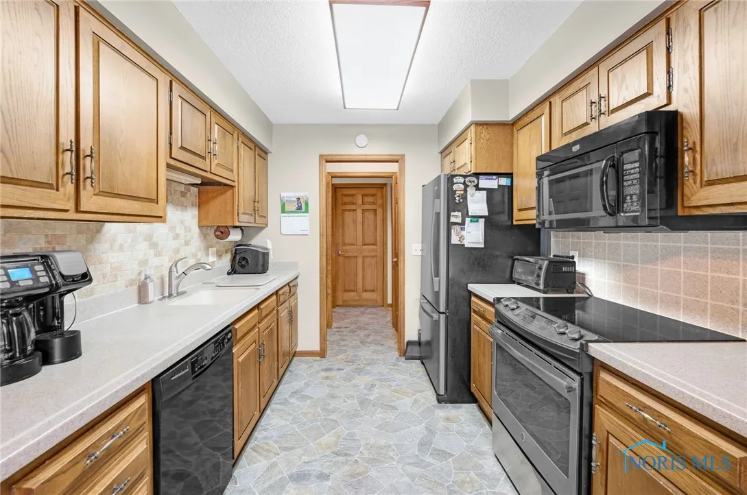 3610 Plumey Road, Northwood, Ohio 43619, 4 Bedrooms Bedrooms, 10 Rooms Rooms,3 BathroomsBathrooms,Residential,For Sale,Plumey,6134873
