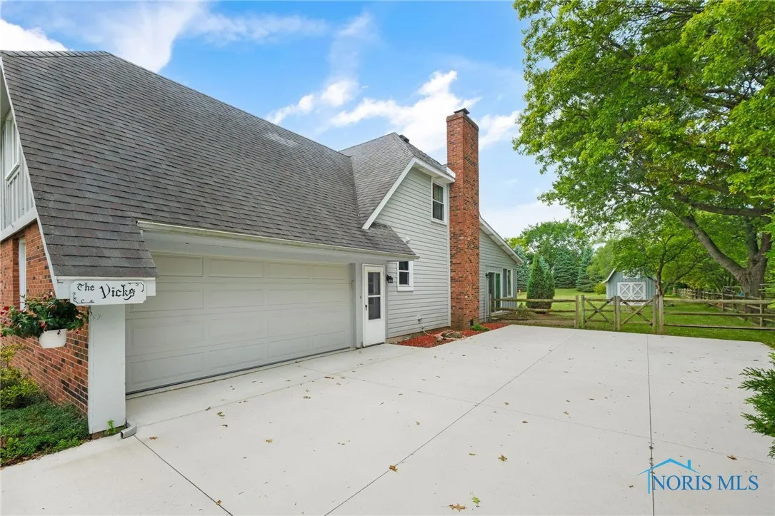 3610 Plumey Road, Northwood, Ohio 43619, 4 Bedrooms Bedrooms, 10 Rooms Rooms,3 BathroomsBathrooms,Residential,For Sale,Plumey,6134873