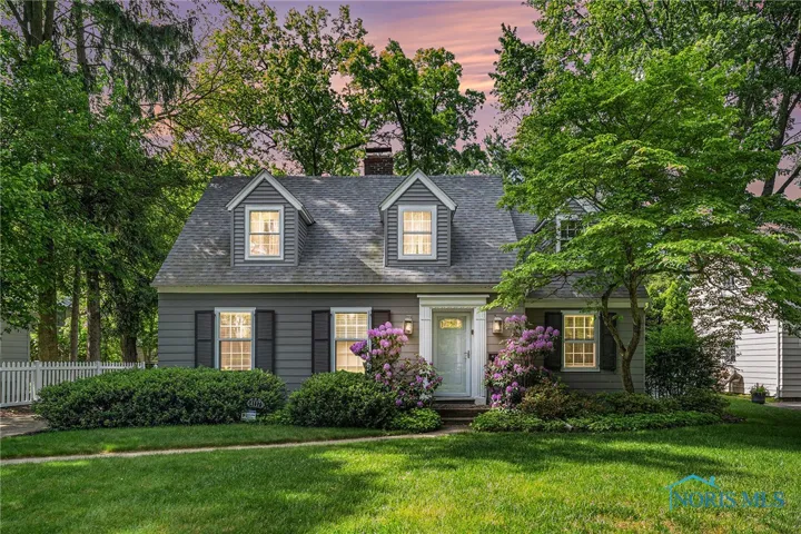 4117 Sheraton Road, Ottawa Hills, Ohio 43606, 4 Bedrooms Bedrooms, 8 Rooms Rooms,2 BathroomsBathrooms,Residential,For Sale,Sheraton,6134871