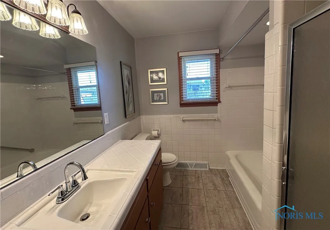 624 Lincolnshire Lane, Findlay, Ohio 45840, 3 Bedrooms Bedrooms, 6 Rooms Rooms,2 BathroomsBathrooms,Residential,For Sale,Lincolnshire,6134904