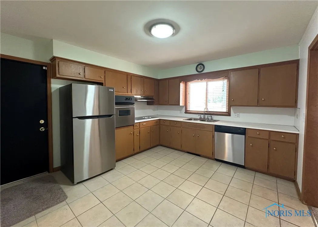 624 Lincolnshire Lane, Findlay, Ohio 45840, 3 Bedrooms Bedrooms, 6 Rooms Rooms,2 BathroomsBathrooms,Residential,For Sale,Lincolnshire,6134904