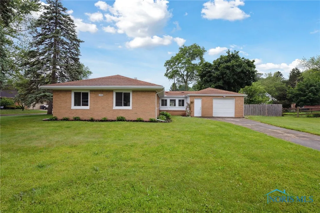 1240 Westgate Road, Toledo, Ohio 43615, 2 Bedrooms Bedrooms, 6 Rooms Rooms,1 BathroomBathrooms,Residential,For Sale,Westgate,6134939