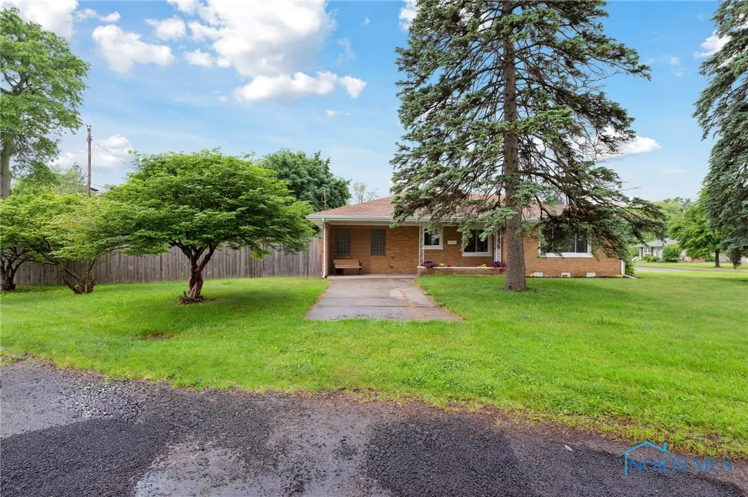 1240 Westgate Road, Toledo, Ohio 43615, 2 Bedrooms Bedrooms, 6 Rooms Rooms,1 BathroomBathrooms,Residential,For Sale,Westgate,6134939