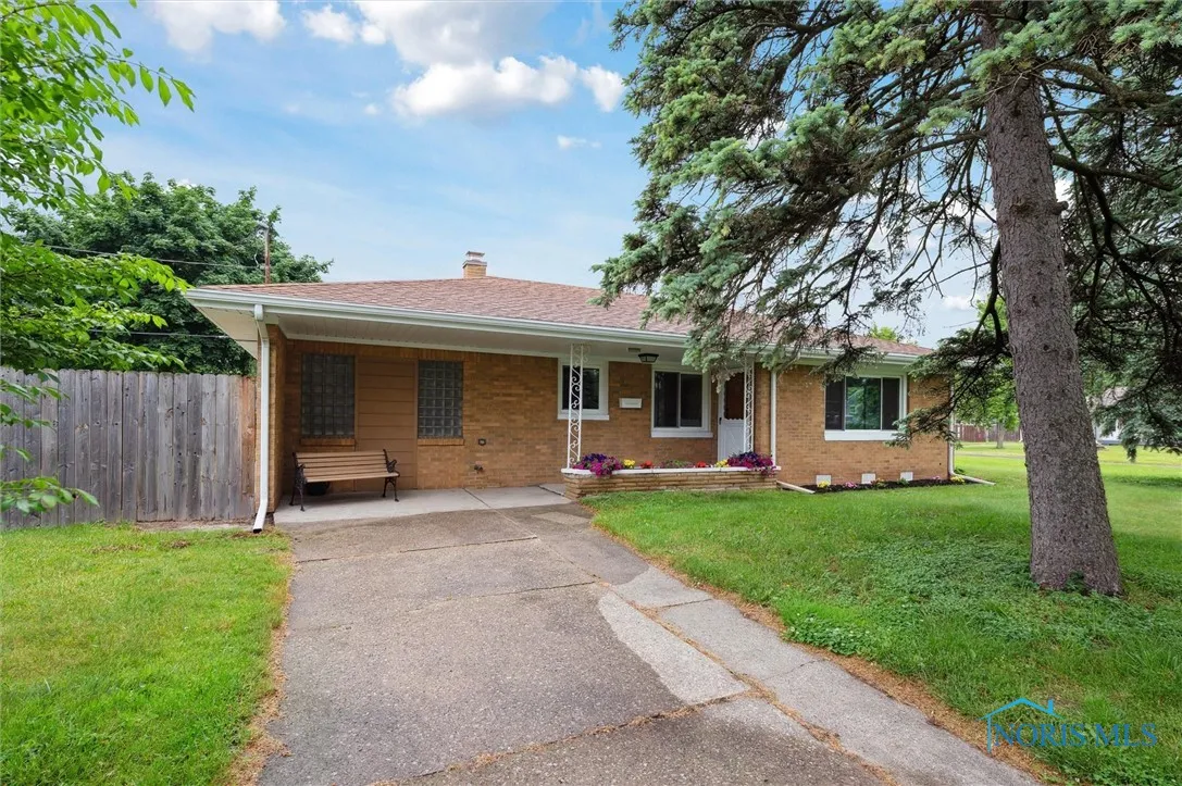 1240 Westgate Road, Toledo, Ohio 43615, 2 Bedrooms Bedrooms, 6 Rooms Rooms,1 BathroomBathrooms,Residential,For Sale,Westgate,6134939