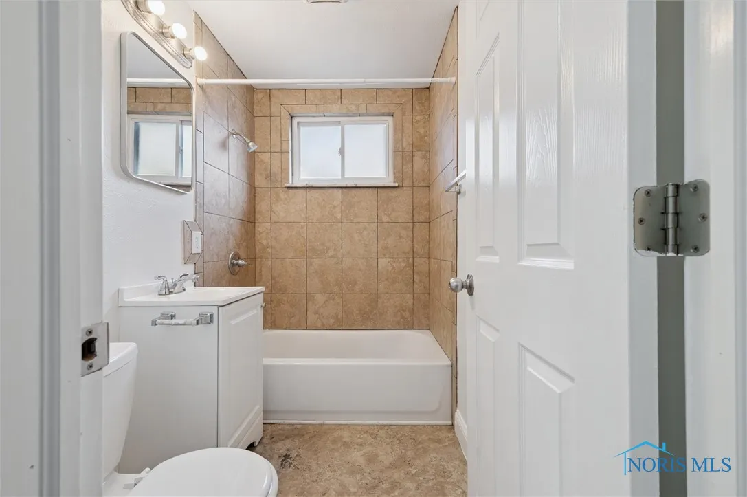 3430 Douglas Road 3, Toledo, Ohio 43606, 1 Bedroom Bedrooms, ,1 BathroomBathrooms,Residential Lease,For Rent,Douglas,6134965