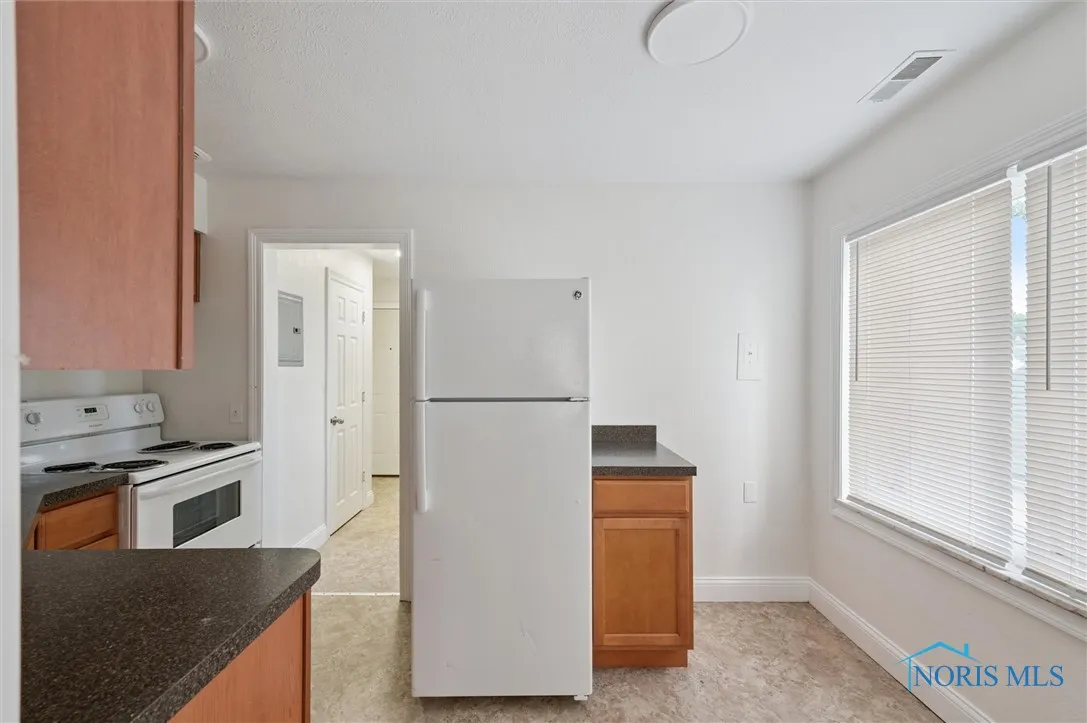 3430 Douglas Road 3, Toledo, Ohio 43606, 1 Bedroom Bedrooms, ,1 BathroomBathrooms,Residential Lease,For Rent,Douglas,6134965