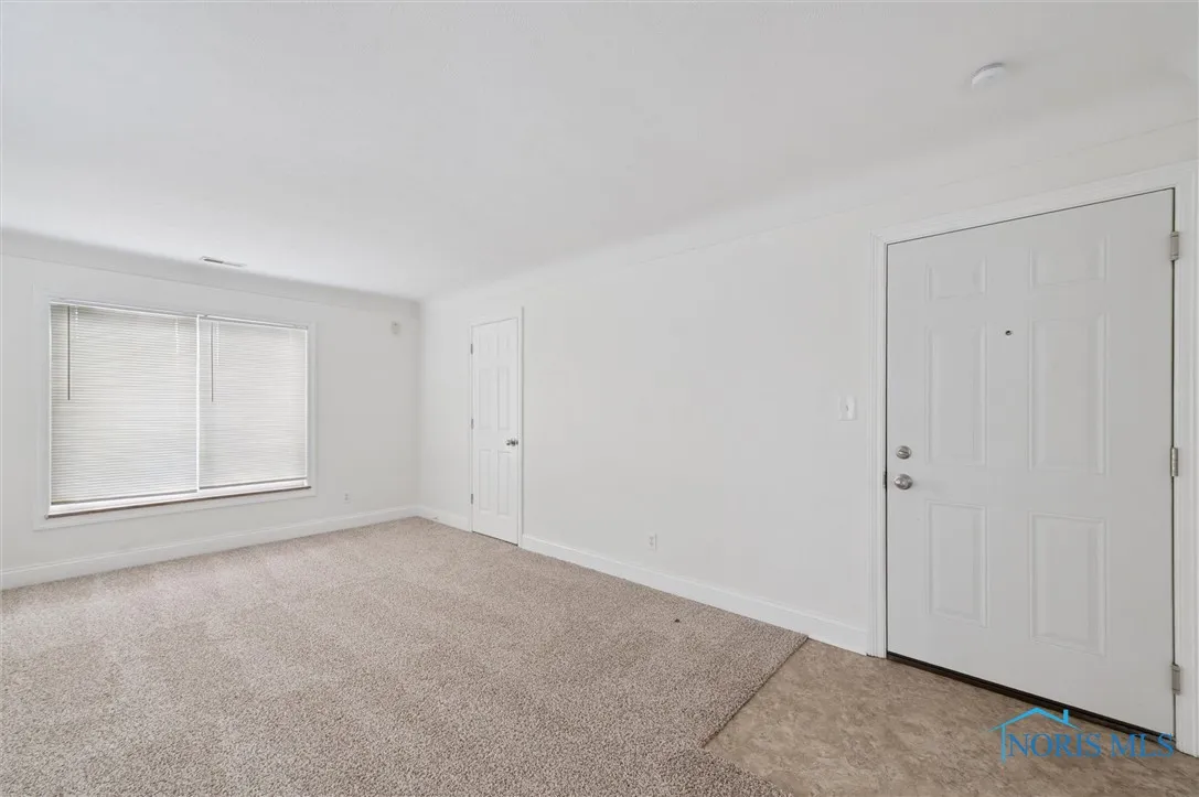 3430 Douglas Road 3, Toledo, Ohio 43606, 1 Bedroom Bedrooms, ,1 BathroomBathrooms,Residential Lease,For Rent,Douglas,6134965