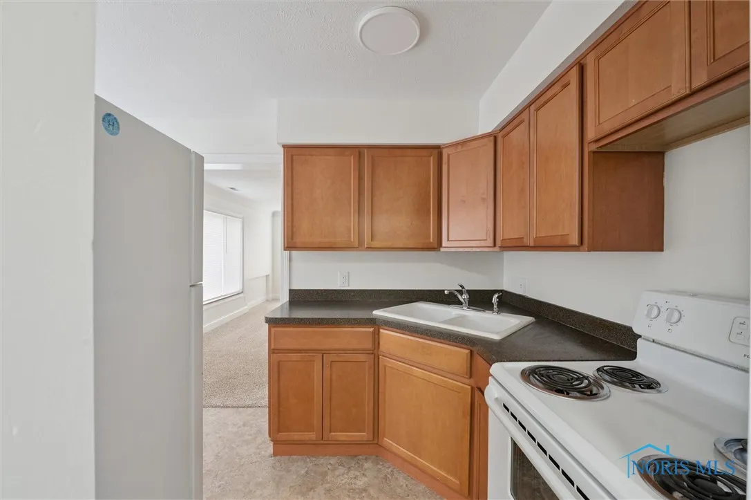 3430 Douglas Road 3, Toledo, Ohio 43606, 1 Bedroom Bedrooms, ,1 BathroomBathrooms,Residential Lease,For Rent,Douglas,6134965